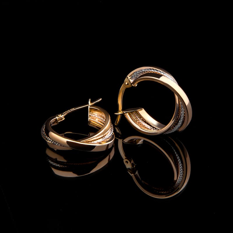 Gold hoop balis